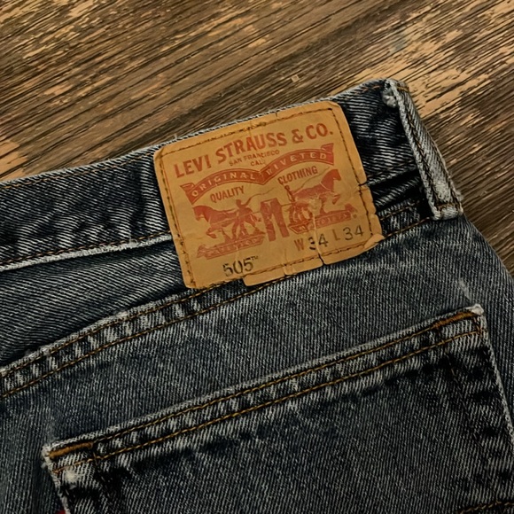 Men’s Levi 505
Size 34x34 - Picture 3 of 5